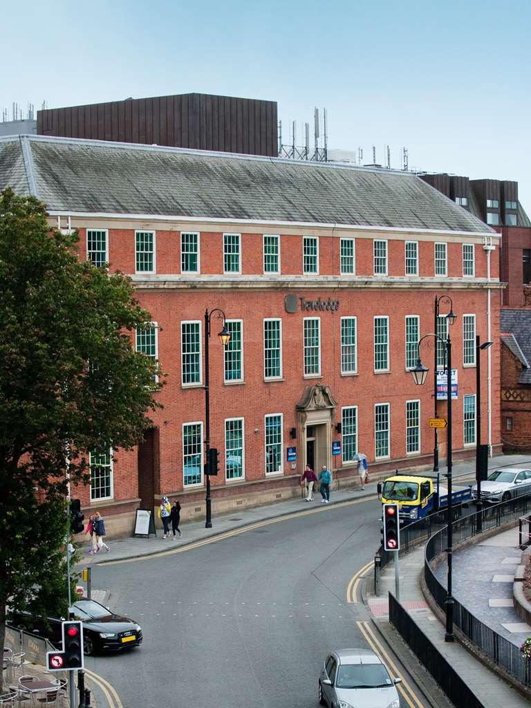Travelodge Chester Central Exteriér fotografie